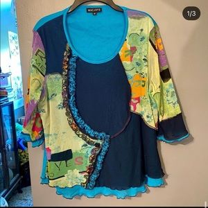 Funky 🔝 !!! Super cute and could be styled in any way. Fits basically as a OS.